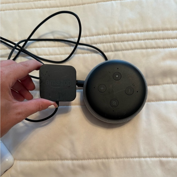 Amazon Alexa - Picture 1 of 3